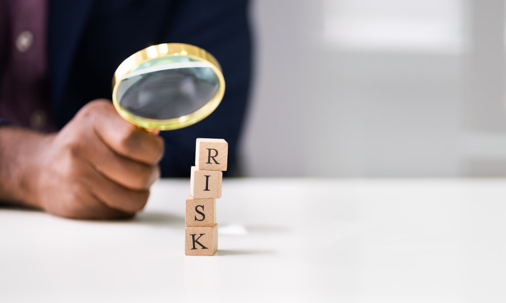 What are the risks associated with payroll outsourcing?