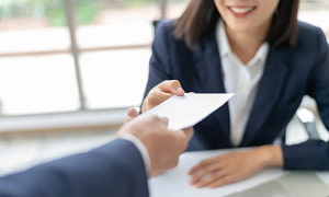 Can an employer withhold your pay Australia?